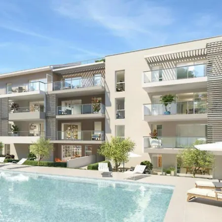 Spacious With Lovely Terrace Apartman Saint-Raphaël