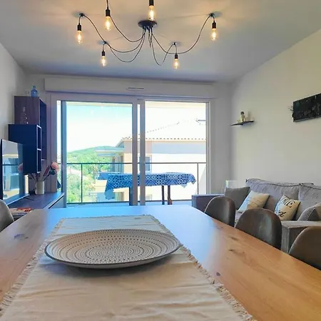 Apartman Spacious With Lovely Terrace *