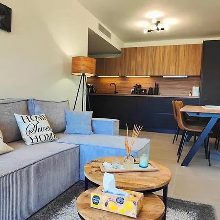 Spacious With Lovely Terrace Apartman