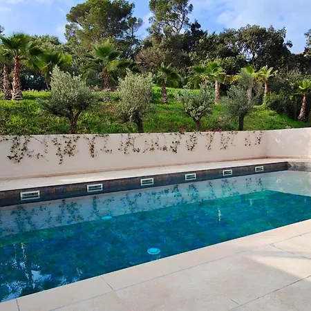 Apartman Spacious With Lovely Terrace Saint-Raphaël