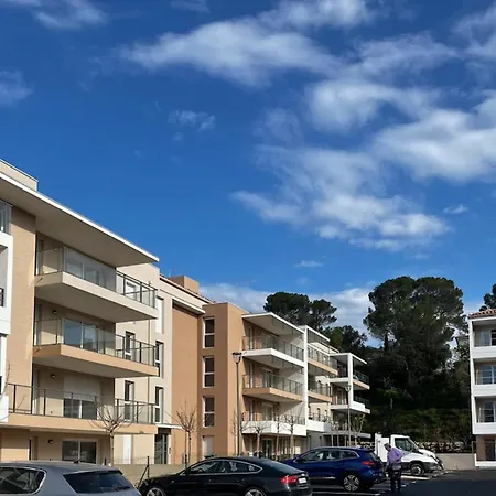 公寓 Spacious With Lovely Terrace Saint-Raphaël
